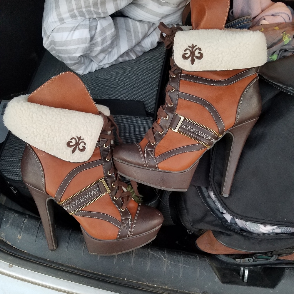 Dereon Boots